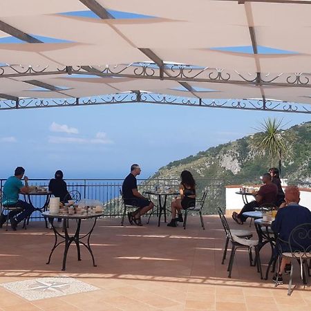 Le Marelle Hotel Furore Buitenkant foto