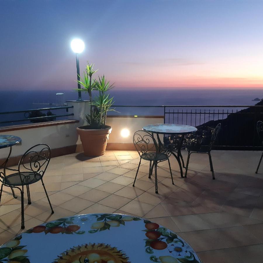 Le Marelle Hotel Furore Buitenkant foto