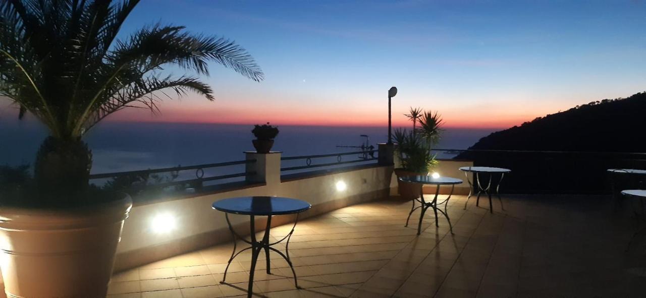 Le Marelle Hotel Furore Buitenkant foto