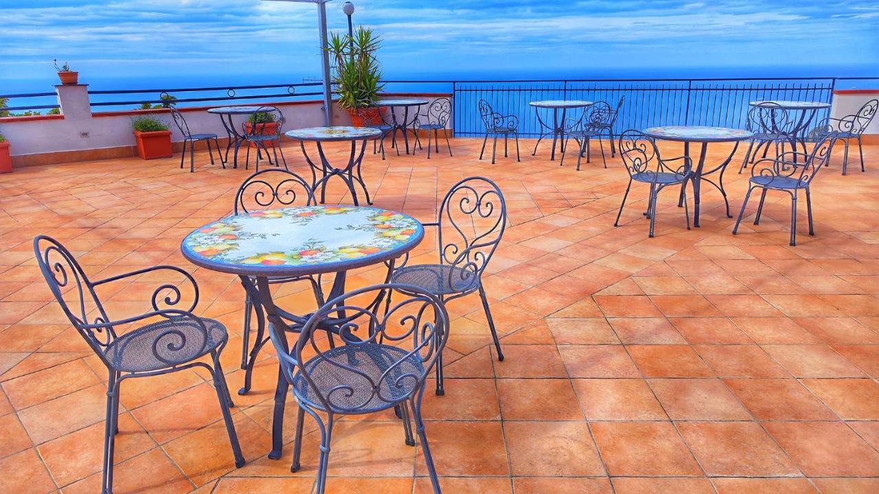 Le Marelle Hotel Furore Buitenkant foto