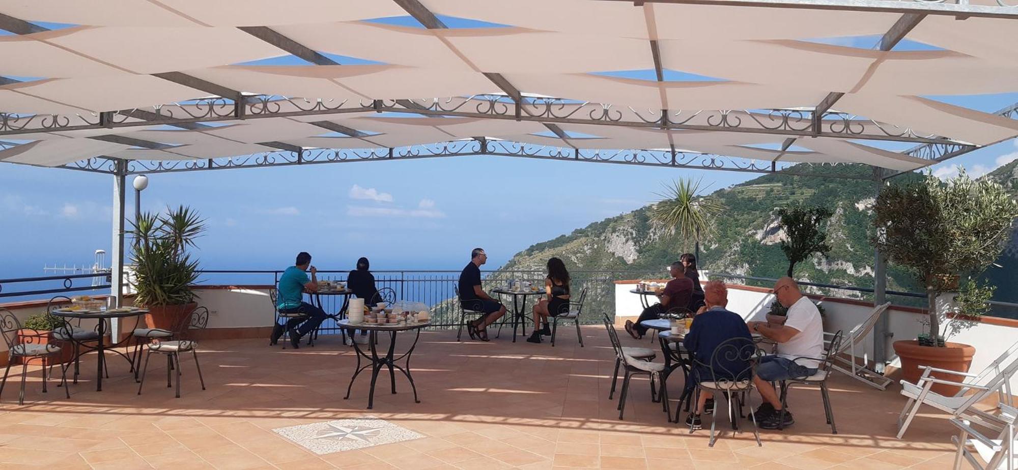 Le Marelle Hotel Furore Buitenkant foto