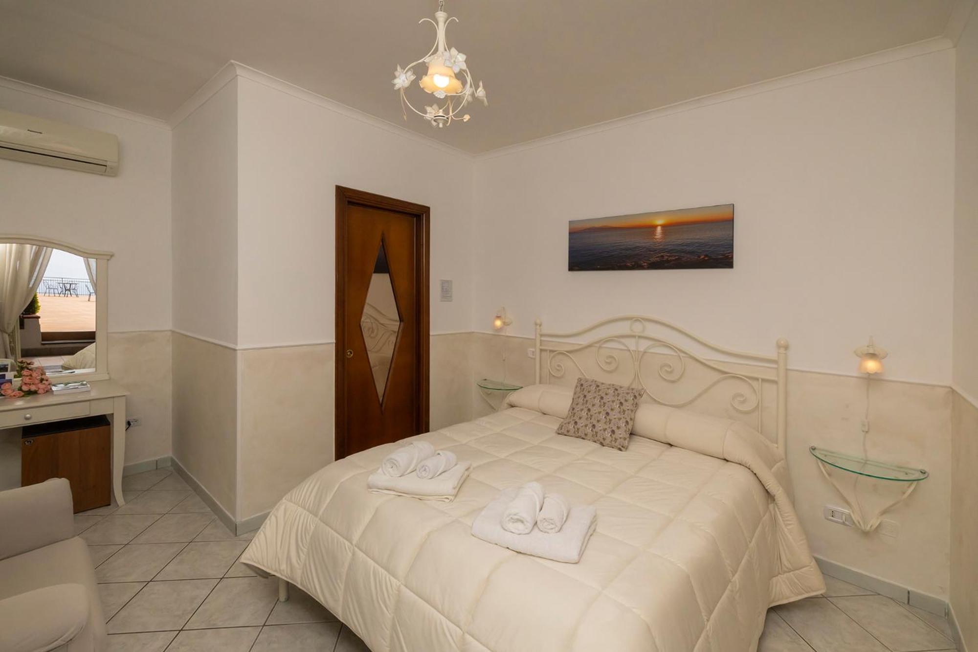 Le Marelle Hotel Furore Buitenkant foto