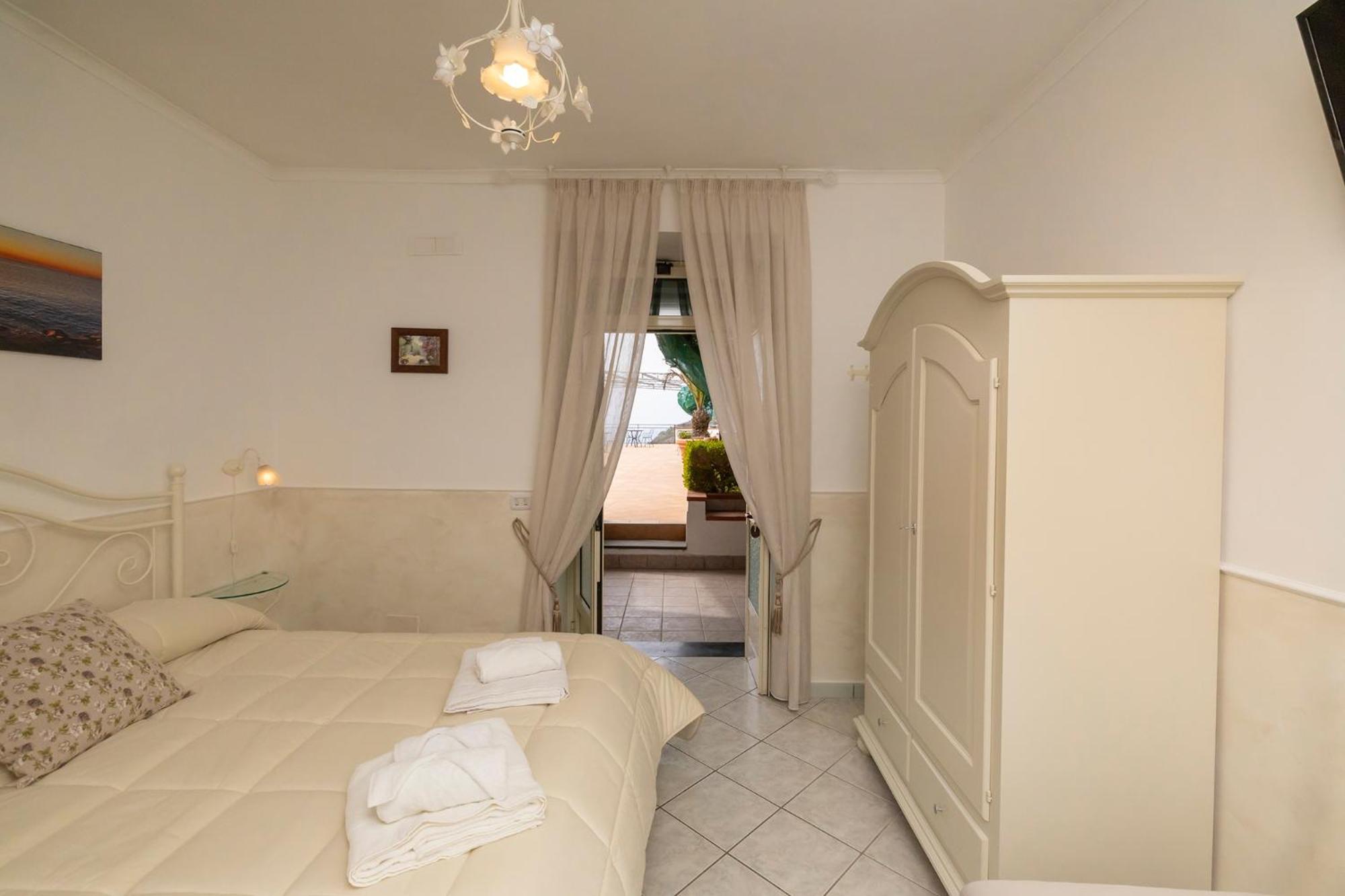 Le Marelle Hotel Furore Buitenkant foto
