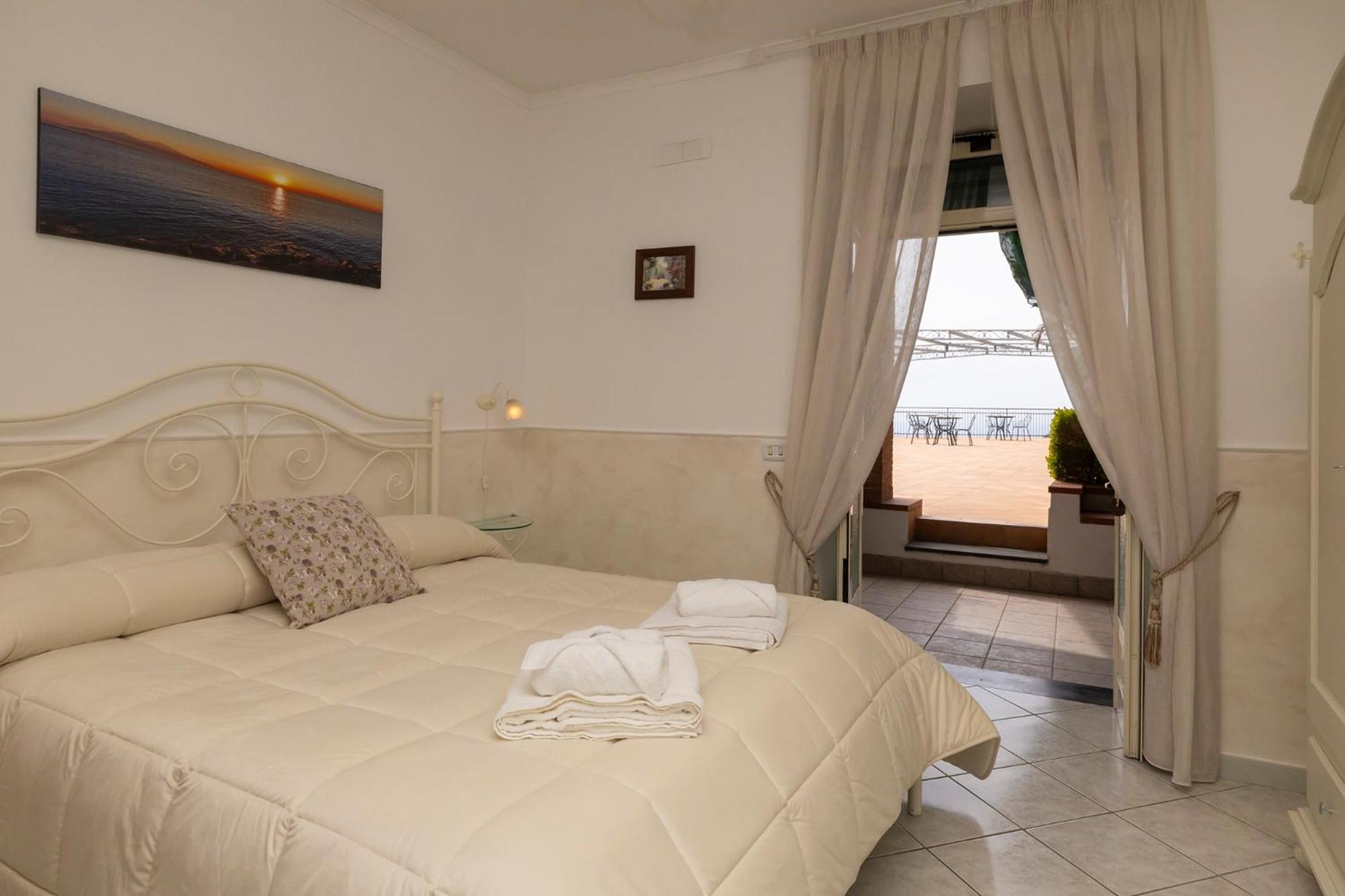 Le Marelle Hotel Furore Buitenkant foto