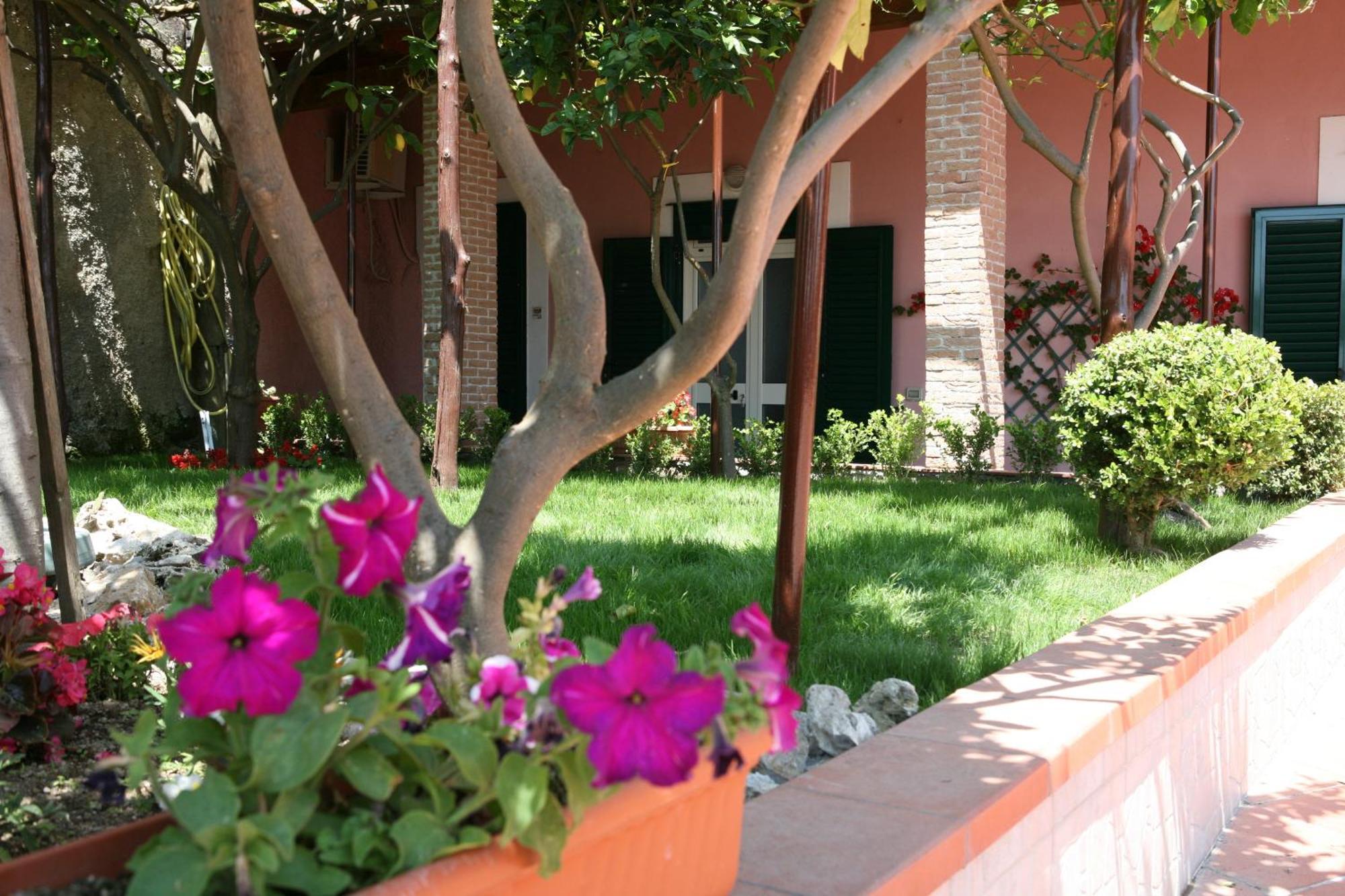 Le Marelle Hotel Furore Buitenkant foto