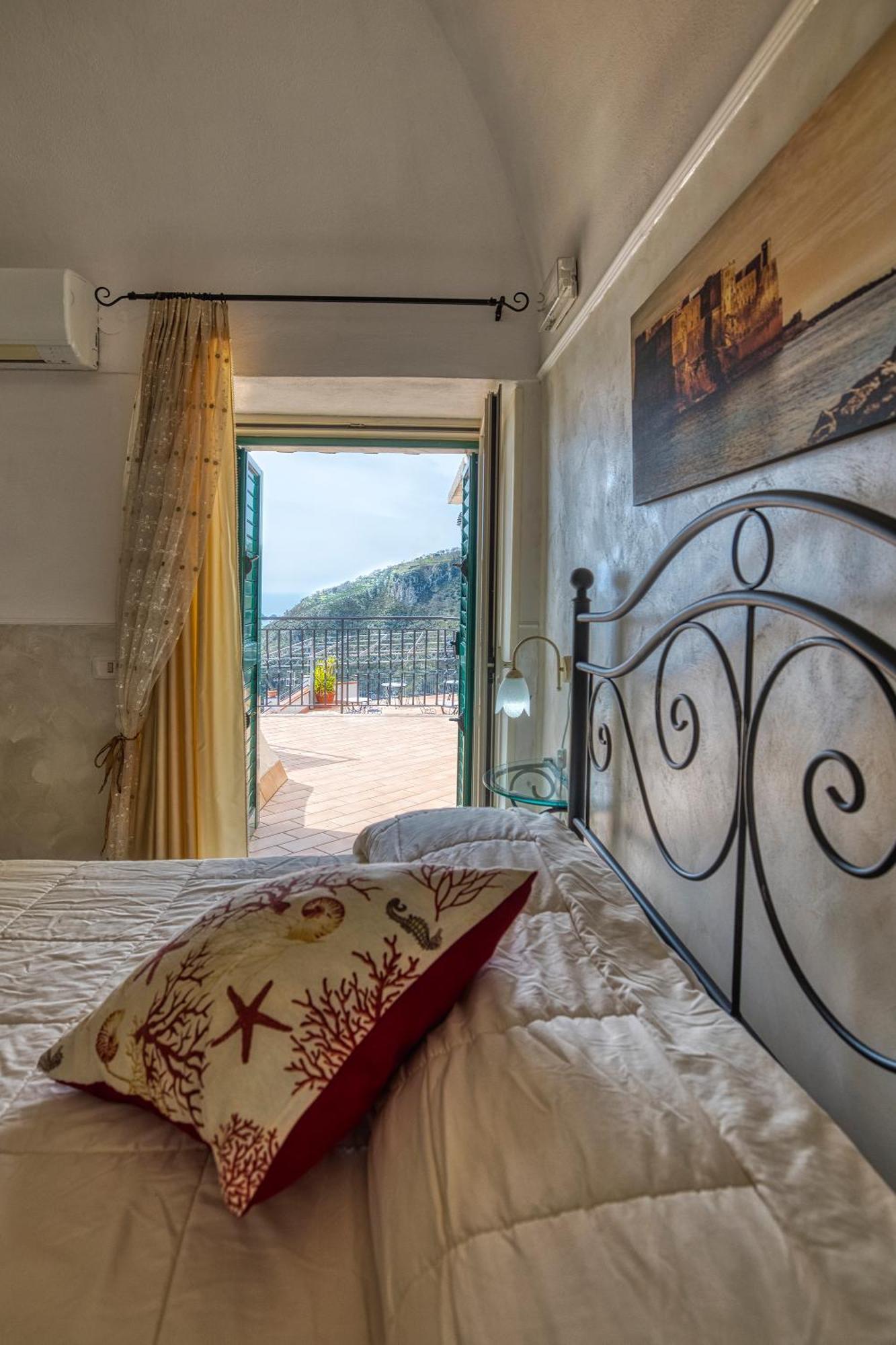 Le Marelle Hotel Furore Kamer foto
