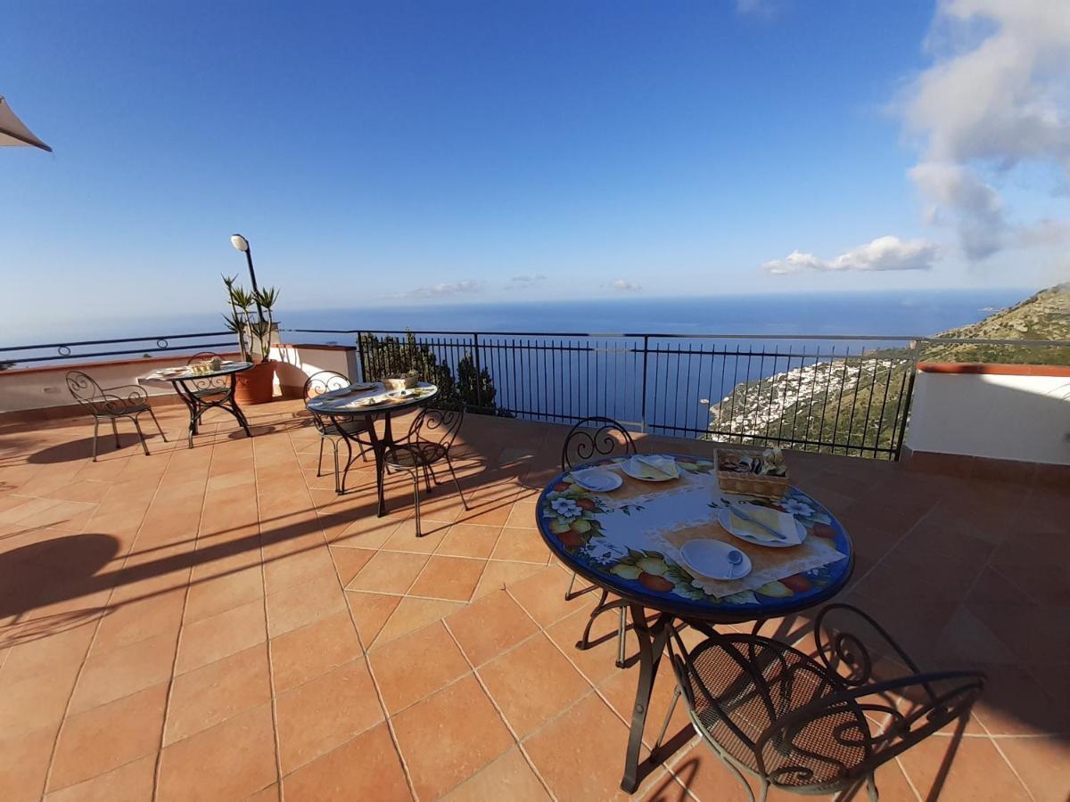 Le Marelle Hotel Furore Buitenkant foto